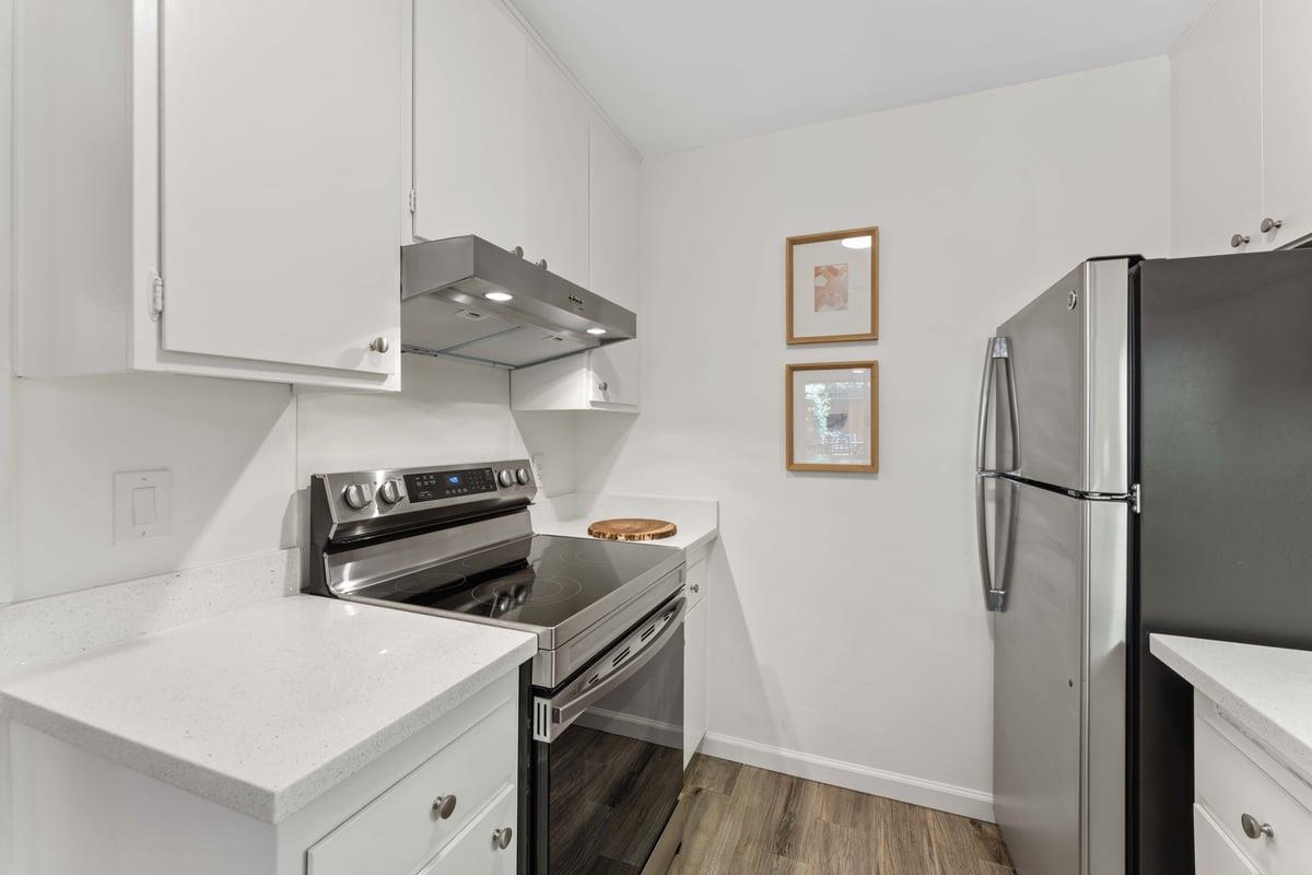 Detail Gallery Image 8 of 20 For 1101 Continentals Way #104,  Belmont,  CA 94002 - 1 Beds | 1 Baths