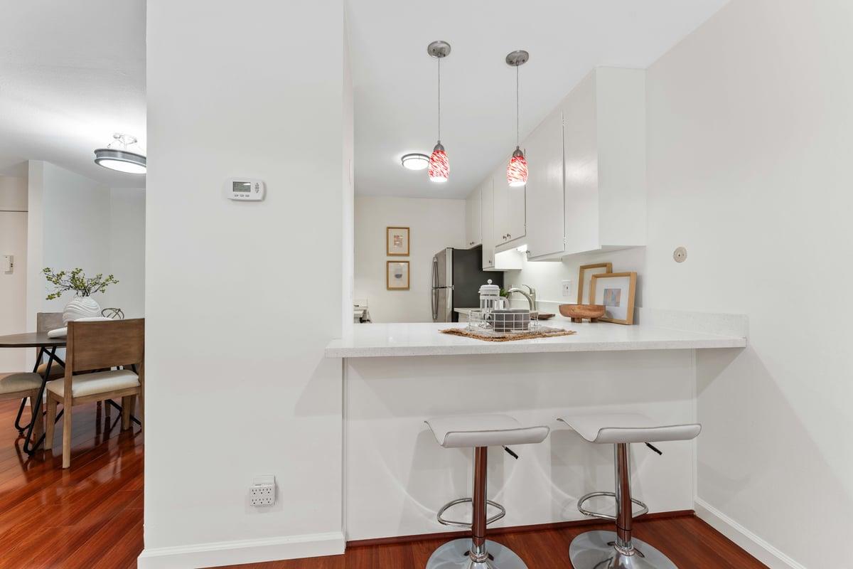 Detail Gallery Image 9 of 20 For 1101 Continentals Way #104,  Belmont,  CA 94002 - 1 Beds | 1 Baths