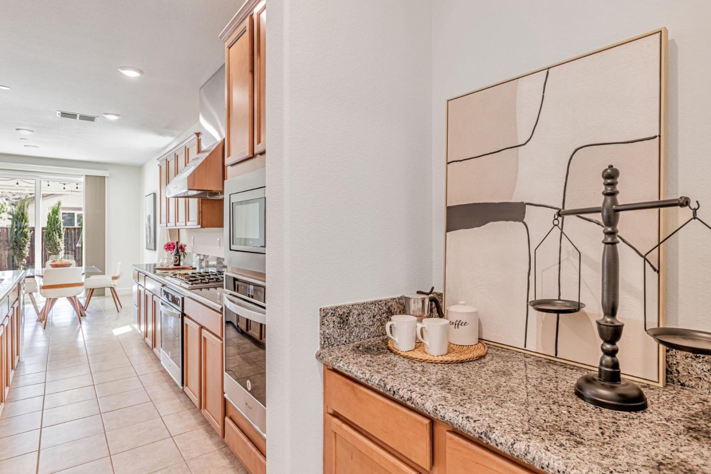 Detail Gallery Image 11 of 45 For 2888 Lemon Grass Ln, Gilroy,  CA 95020 - 5 Beds | 4/1 Baths
