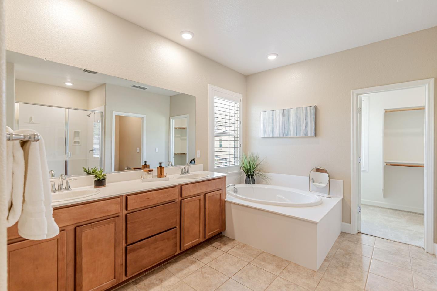 Detail Gallery Image 22 of 45 For 2888 Lemon Grass Ln, Gilroy,  CA 95020 - 5 Beds | 4/1 Baths