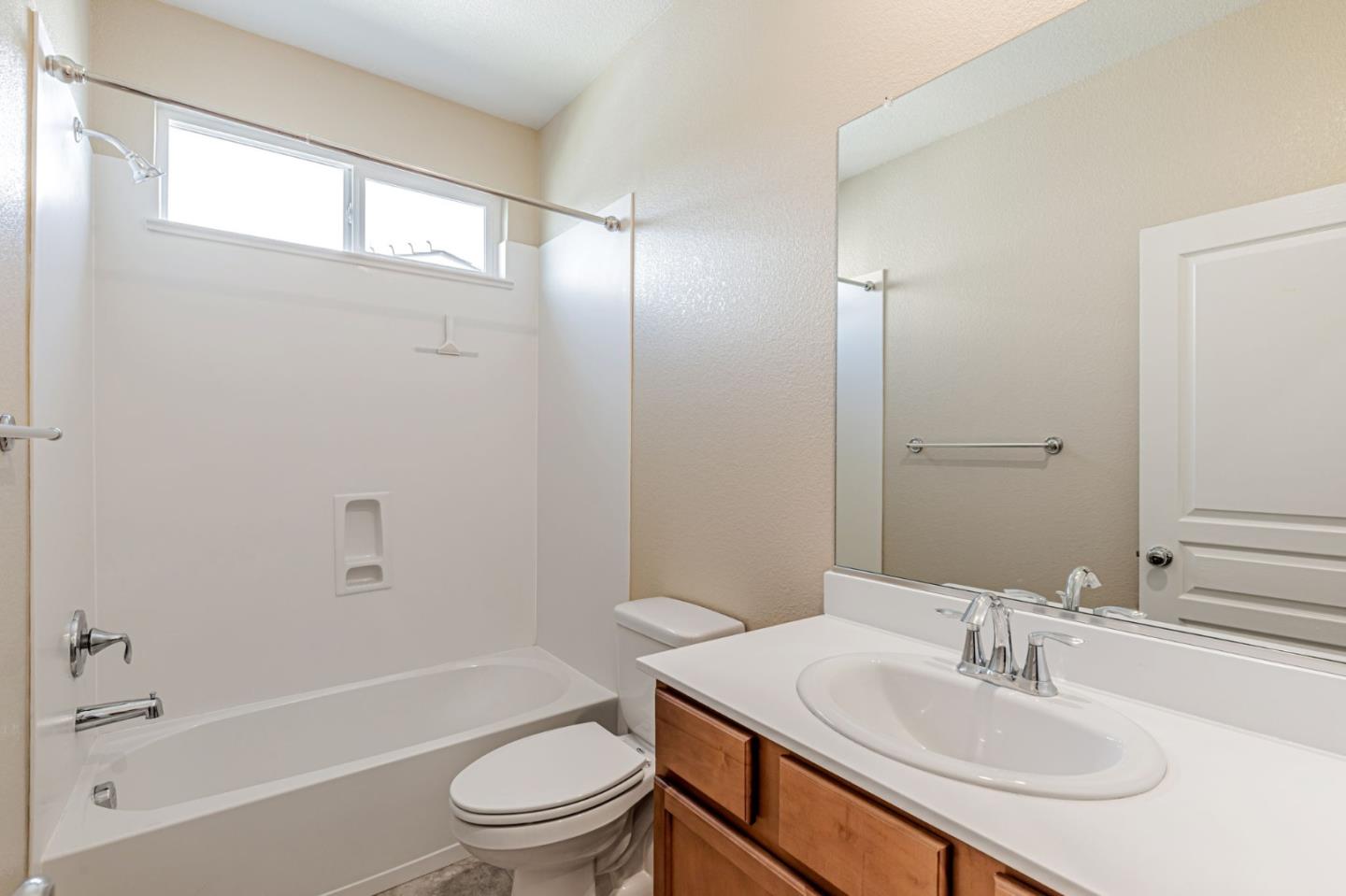 Detail Gallery Image 29 of 45 For 2888 Lemon Grass Ln, Gilroy,  CA 95020 - 5 Beds | 4/1 Baths
