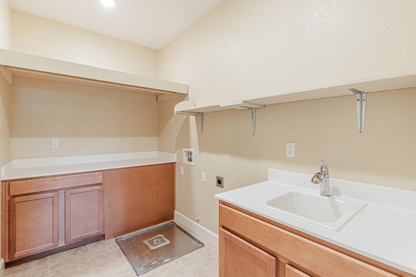 Detail Gallery Image 30 of 45 For 2888 Lemon Grass Ln, Gilroy,  CA 95020 - 5 Beds | 4/1 Baths