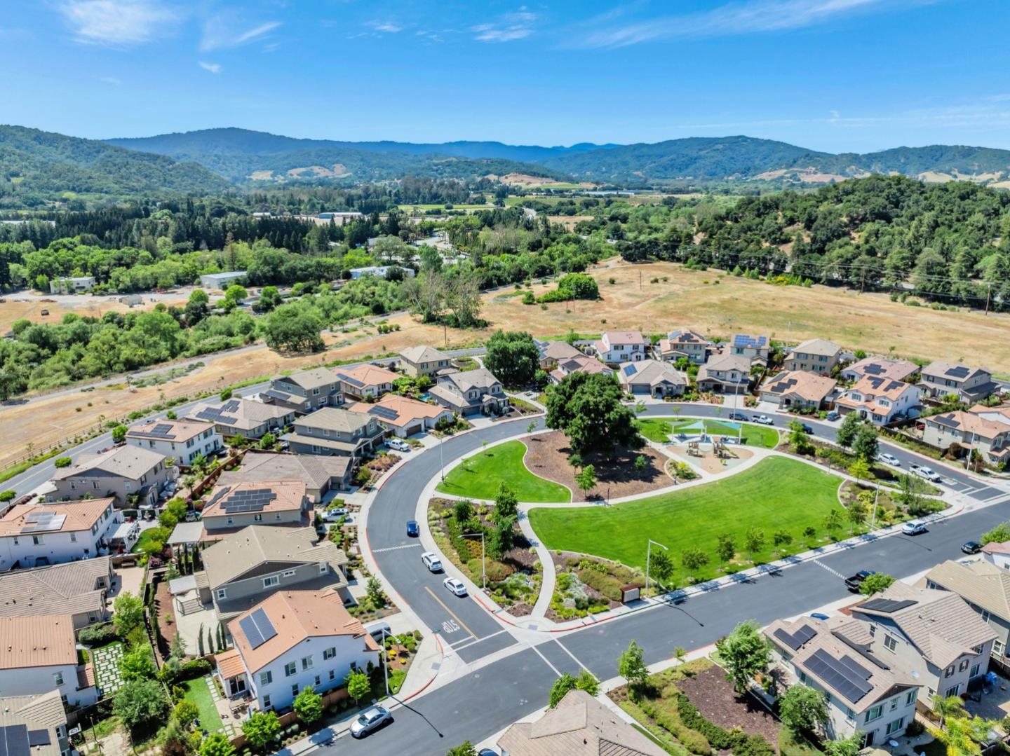 Detail Gallery Image 39 of 45 For 2888 Lemon Grass Ln, Gilroy,  CA 95020 - 5 Beds | 4/1 Baths