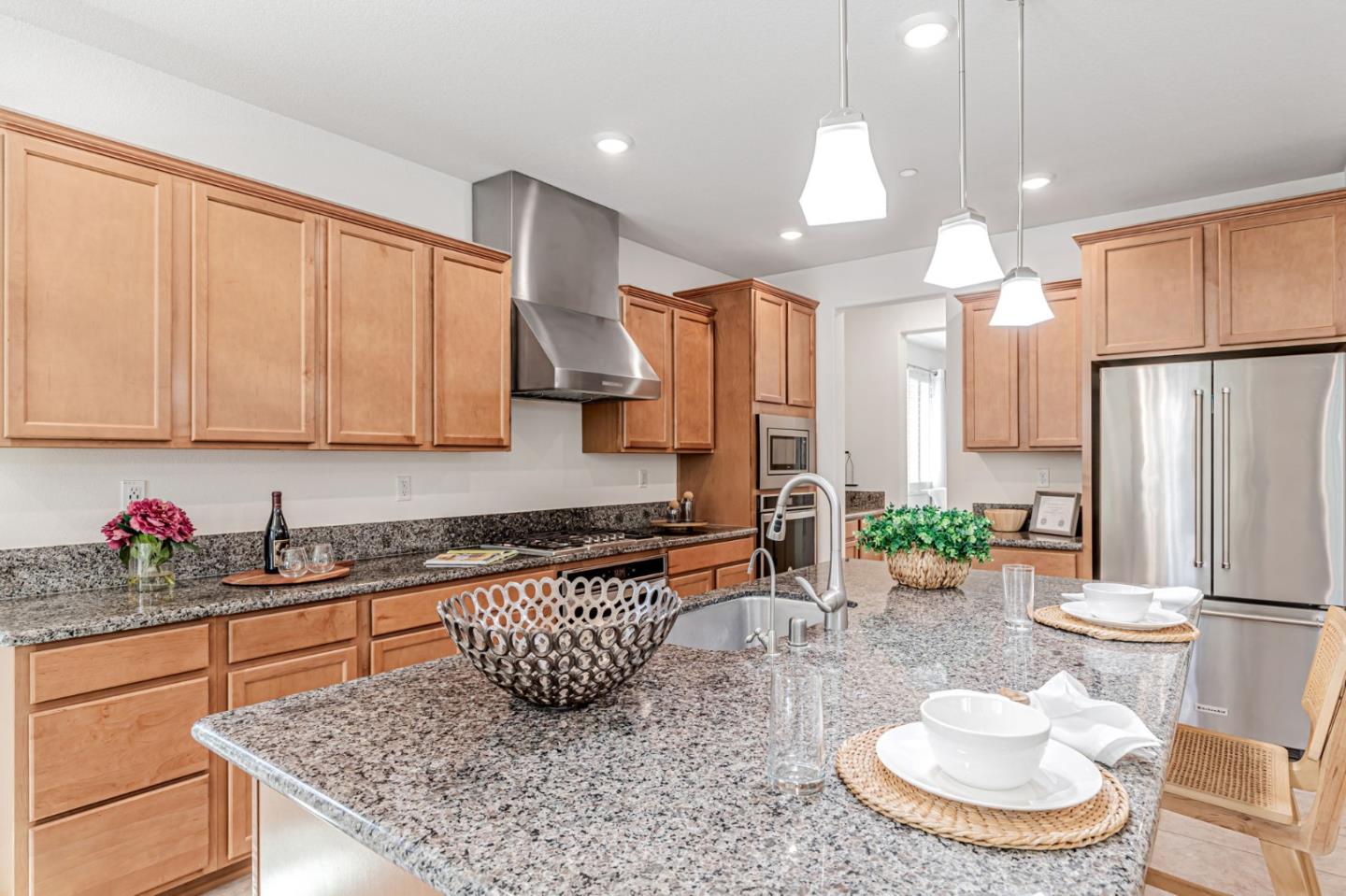 Detail Gallery Image 5 of 45 For 2888 Lemon Grass Ln, Gilroy,  CA 95020 - 5 Beds | 4/1 Baths