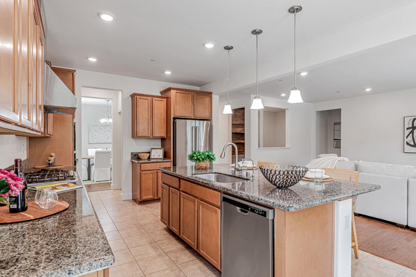 Detail Gallery Image 6 of 45 For 2888 Lemon Grass Ln, Gilroy,  CA 95020 - 5 Beds | 4/1 Baths