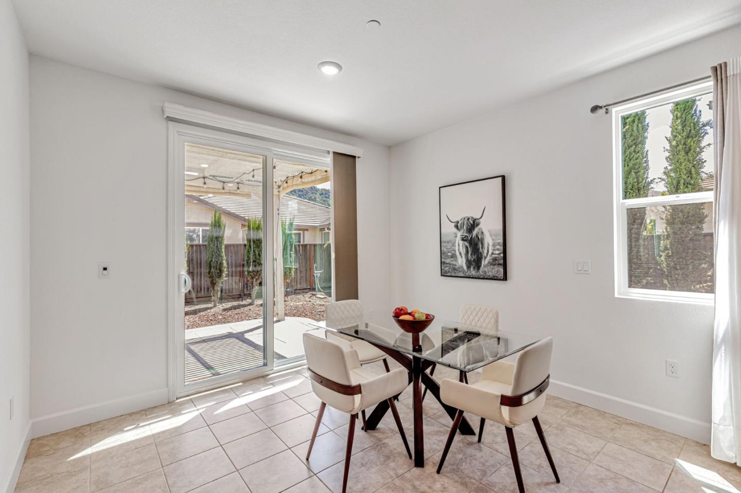 Detail Gallery Image 7 of 45 For 2888 Lemon Grass Ln, Gilroy,  CA 95020 - 5 Beds | 4/1 Baths