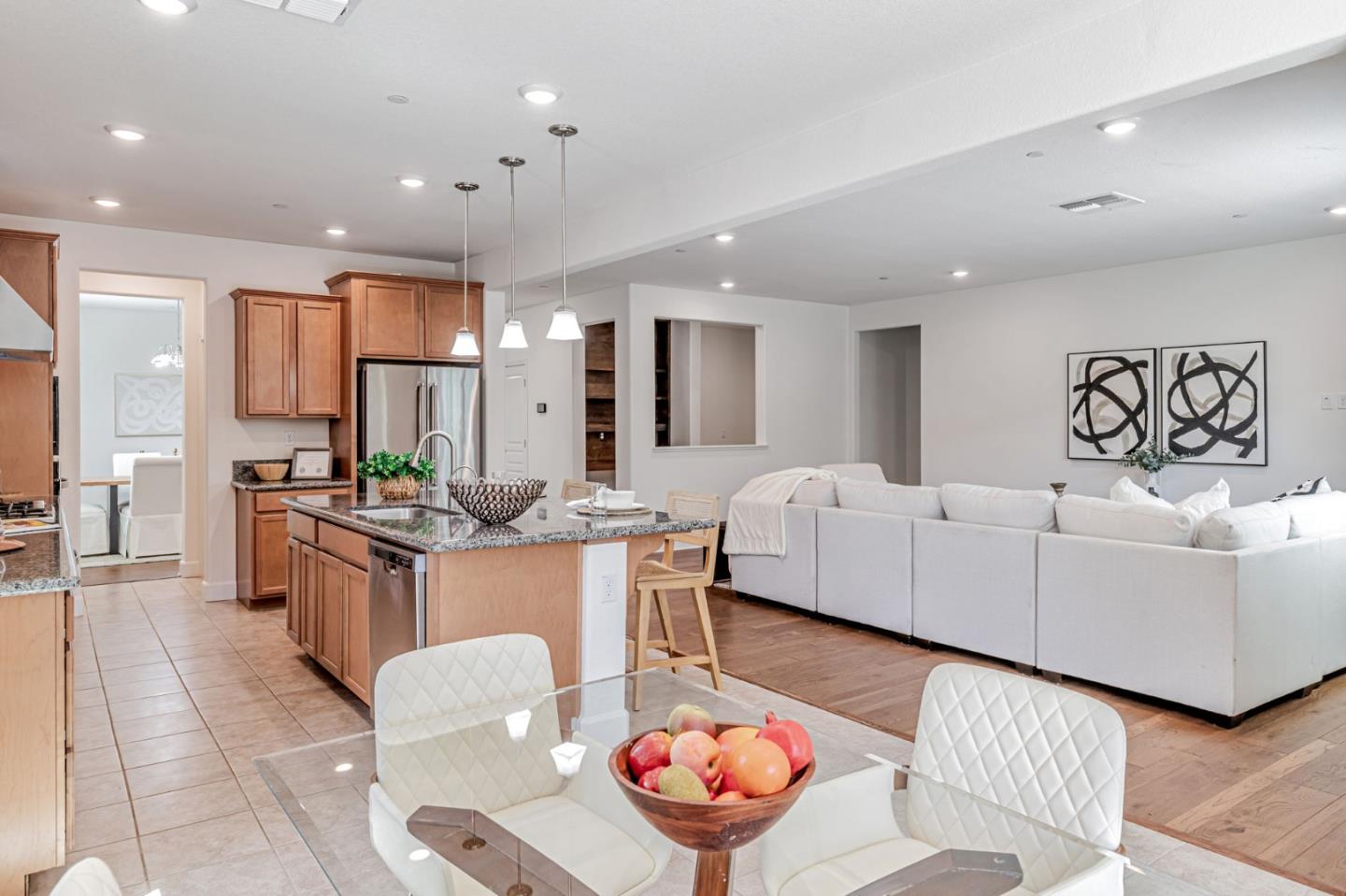Detail Gallery Image 9 of 45 For 2888 Lemon Grass Ln, Gilroy,  CA 95020 - 5 Beds | 4/1 Baths