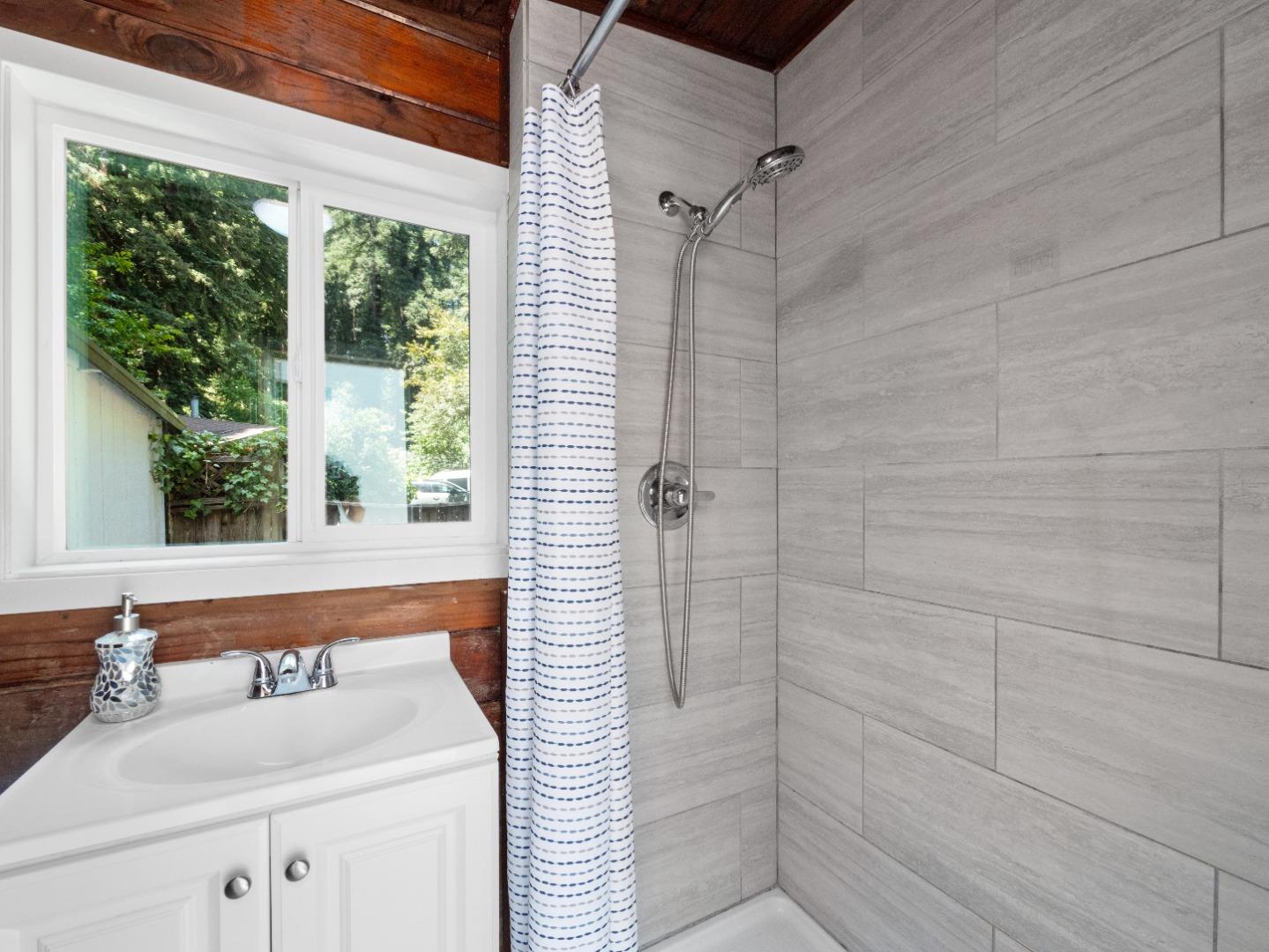 Detail Gallery Image 14 of 17 For 201 Lake St, Boulder Creek,  CA 95006 - 3 Beds | 2 Baths