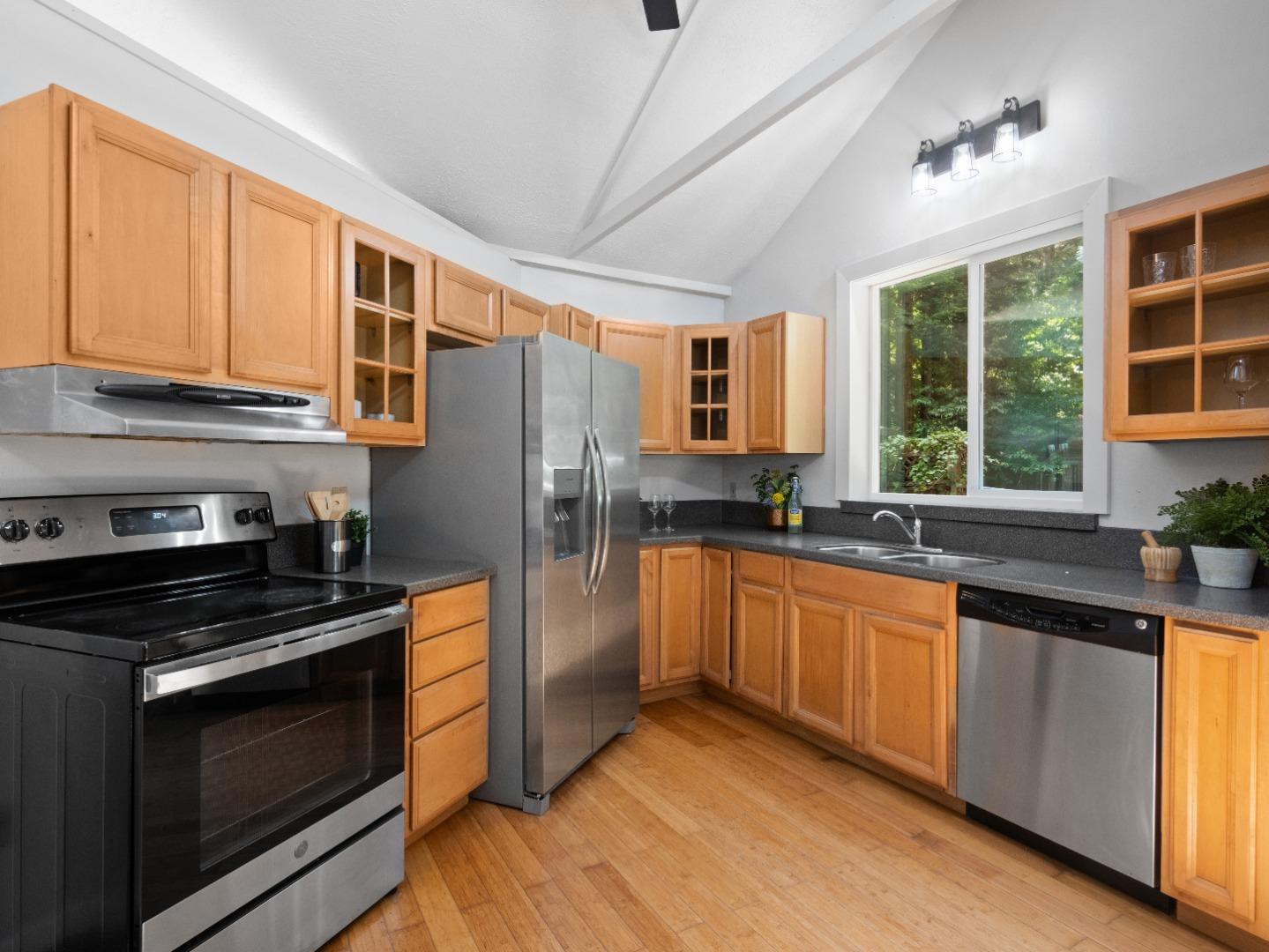 Detail Gallery Image 6 of 17 For 201 Lake St, Boulder Creek,  CA 95006 - 3 Beds | 2 Baths