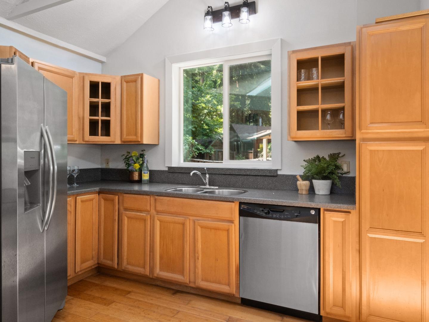 Detail Gallery Image 8 of 17 For 201 Lake St, Boulder Creek,  CA 95006 - 3 Beds | 2 Baths