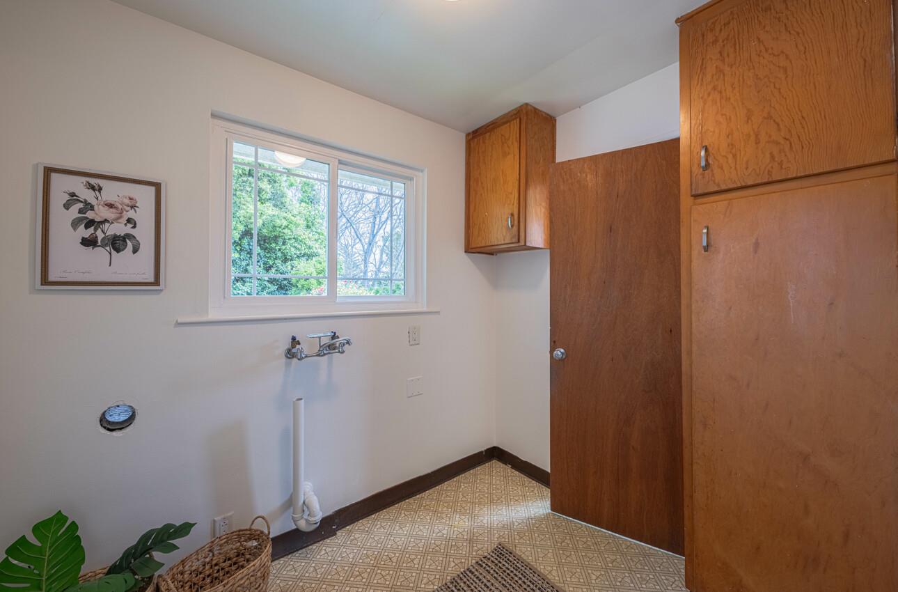 Detail Gallery Image 13 of 33 For 118 Seeno St, Monterey,  CA 93940 - 3 Beds | 1/1 Baths