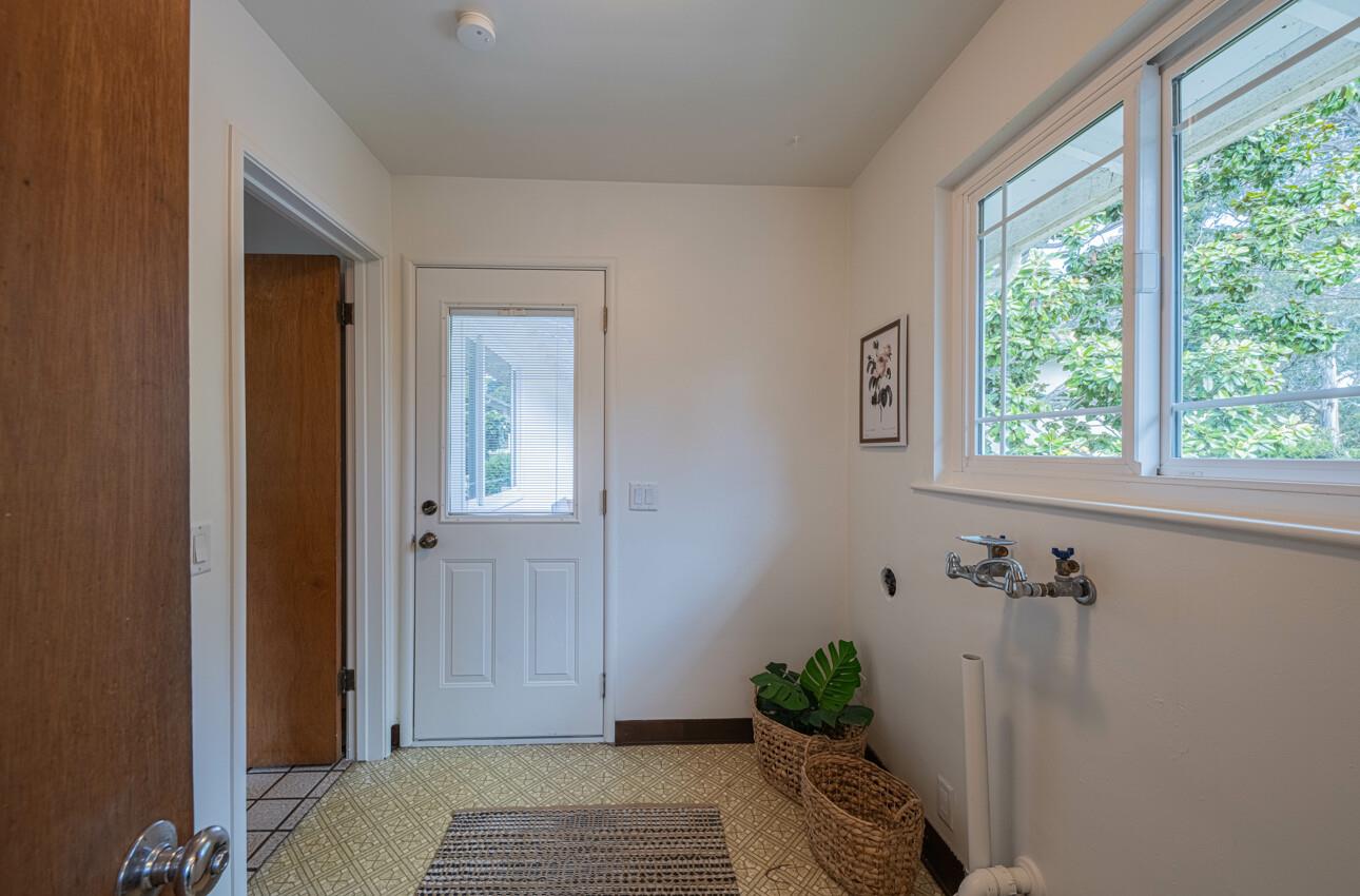 Detail Gallery Image 14 of 33 For 118 Seeno St, Monterey,  CA 93940 - 3 Beds | 1/1 Baths