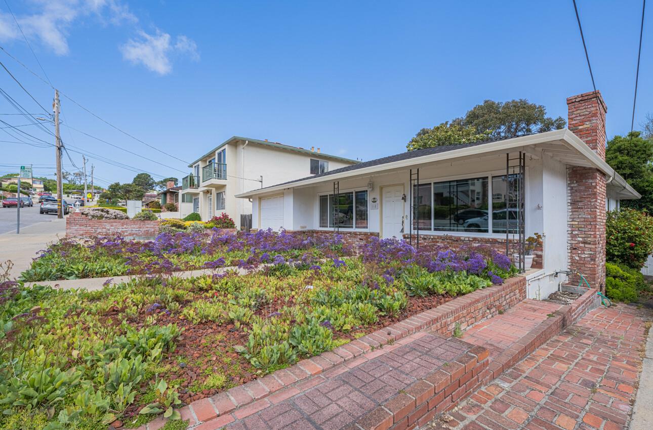 Detail Gallery Image 2 of 33 For 118 Seeno St, Monterey,  CA 93940 - 3 Beds | 1/1 Baths