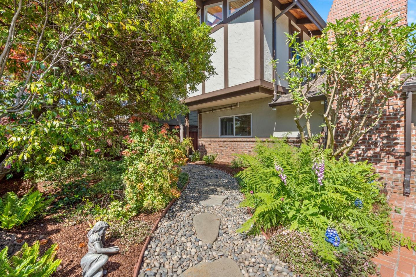 Detail Gallery Image 6 of 56 For 683 Georgia Ave, Palo Alto,  CA 94306 - 5 Beds | 4 Baths