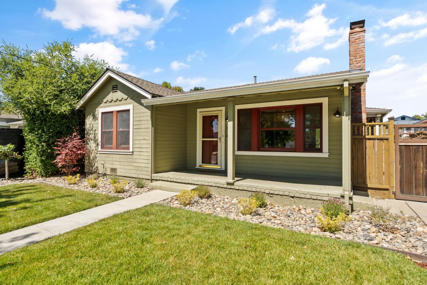 Detail Gallery Image 2 of 57 For 870 N 5th St, San Jose,  CA 95112 - 2 Beds | 1 Baths
