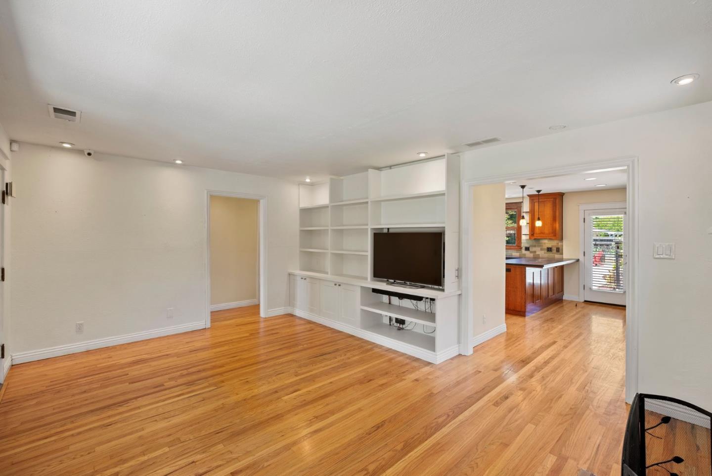 Detail Gallery Image 8 of 57 For 870 N 5th St, San Jose,  CA 95112 - 2 Beds | 1 Baths