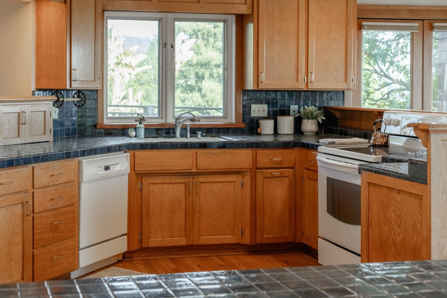 Detail Gallery Image 19 of 56 For 341 Hawk Ridge Ln, Watsonville,  CA 95076 - 4 Beds | 3 Baths