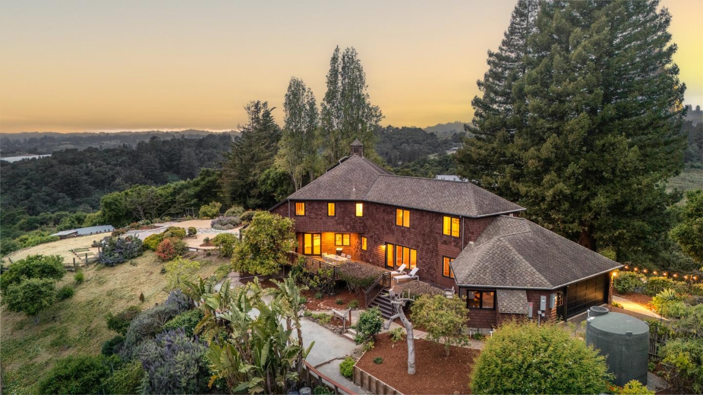 Detail Gallery Image 2 of 56 For 341 Hawk Ridge Ln, Watsonville,  CA 95076 - 4 Beds | 3 Baths