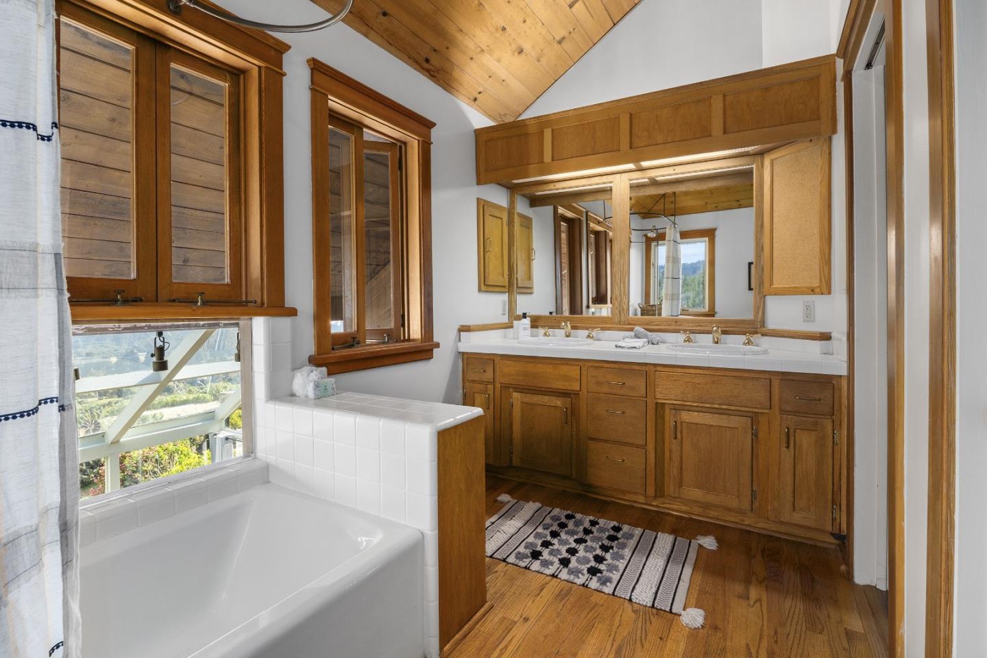 Detail Gallery Image 31 of 56 For 341 Hawk Ridge Ln, Watsonville,  CA 95076 - 4 Beds | 3 Baths