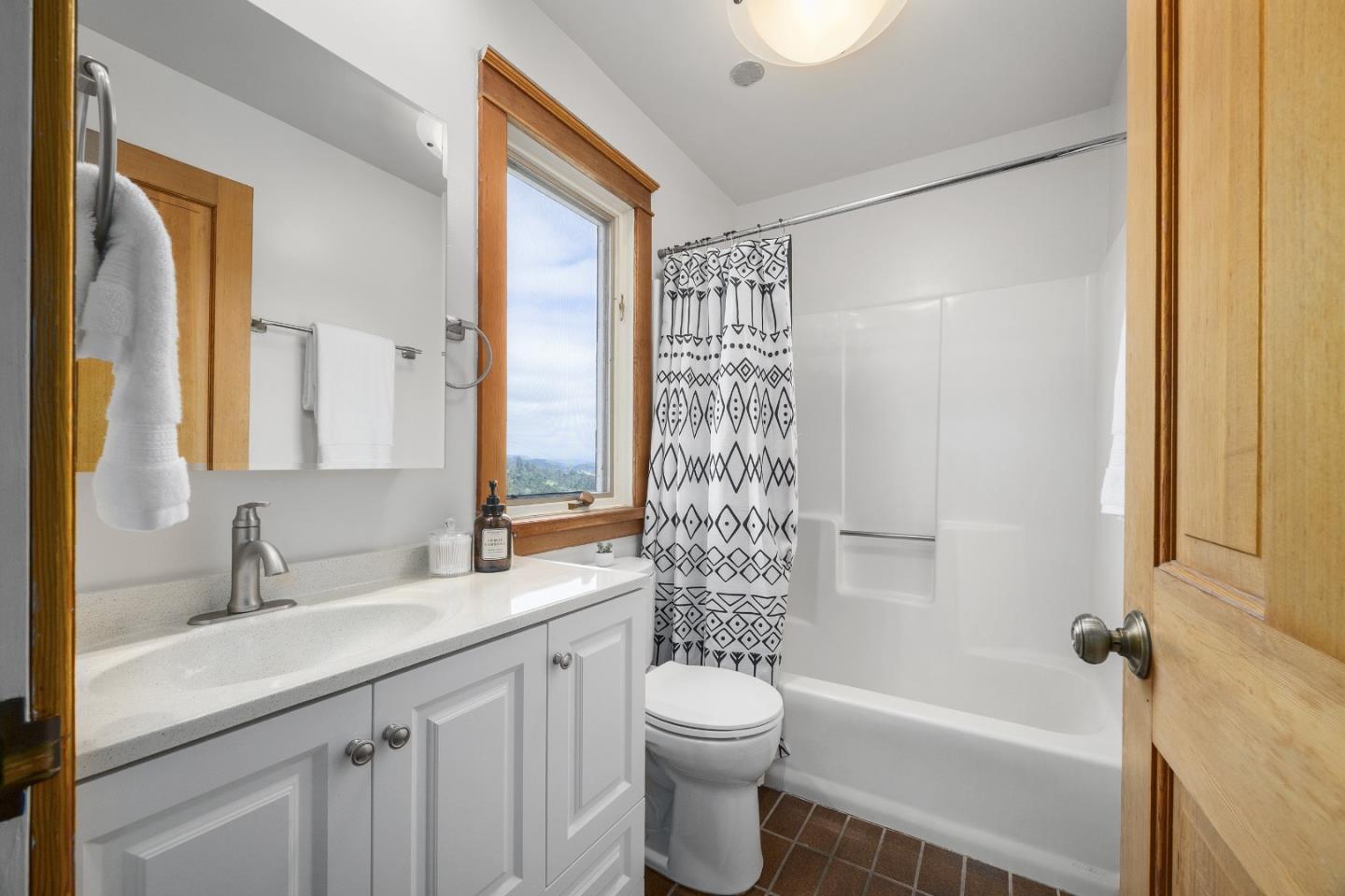 Detail Gallery Image 38 of 56 For 341 Hawk Ridge Ln, Watsonville,  CA 95076 - 4 Beds | 3 Baths