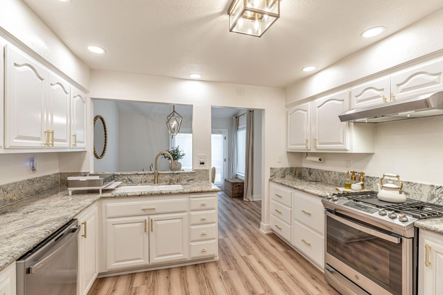Detail Gallery Image 13 of 53 For 17510 Carriage Lamp Way, Morgan Hill,  CA 95037 - 3 Beds | 2/1 Baths