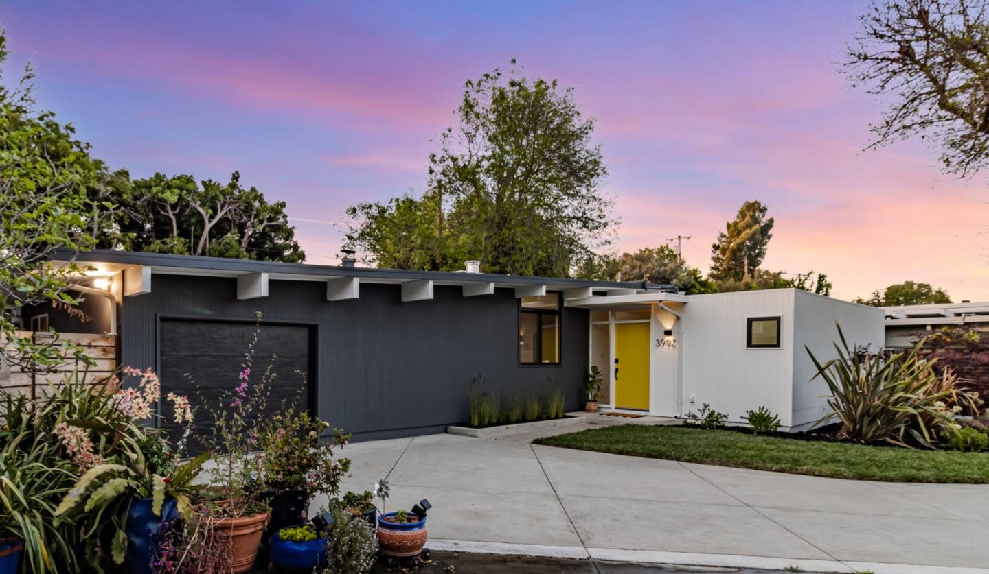 Detail Gallery Image 2 of 44 For 3992 Bibbits Dr, Palo Alto,  CA 94303 - 5 Beds | 3 Baths