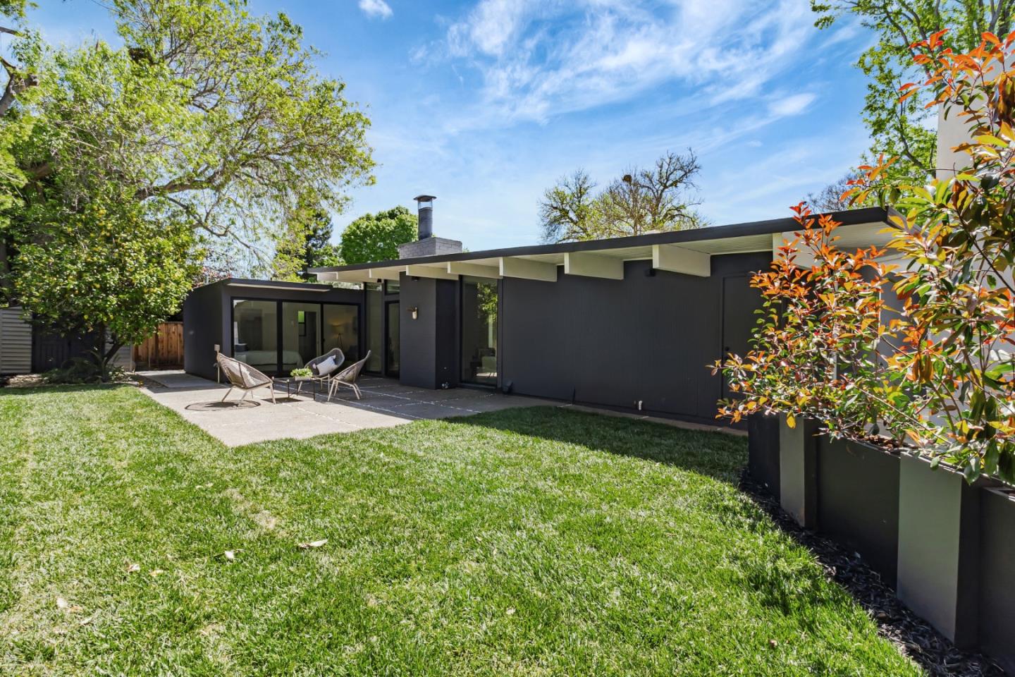 Detail Gallery Image 23 of 44 For 3992 Bibbits Dr, Palo Alto,  CA 94303 - 5 Beds | 3 Baths