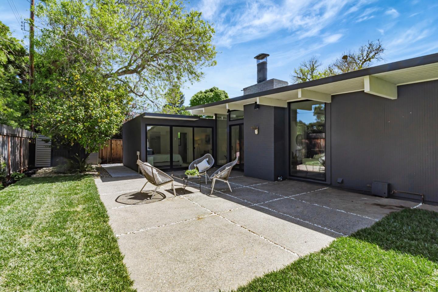Detail Gallery Image 24 of 44 For 3992 Bibbits Dr, Palo Alto,  CA 94303 - 5 Beds | 3 Baths