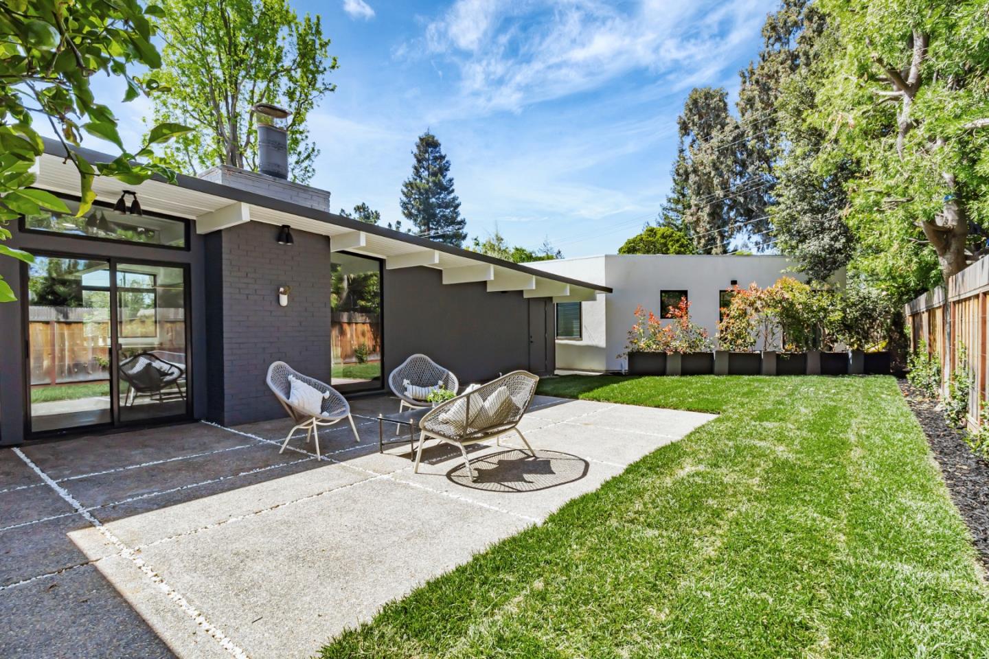 Detail Gallery Image 25 of 44 For 3992 Bibbits Dr, Palo Alto,  CA 94303 - 5 Beds | 3 Baths
