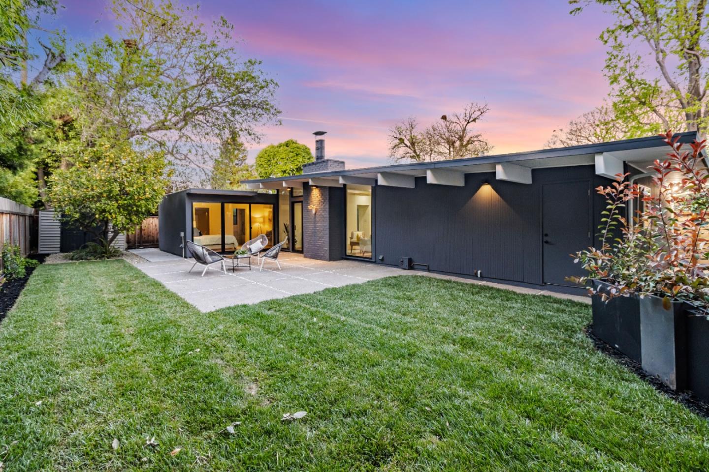 Detail Gallery Image 27 of 44 For 3992 Bibbits Dr, Palo Alto,  CA 94303 - 5 Beds | 3 Baths