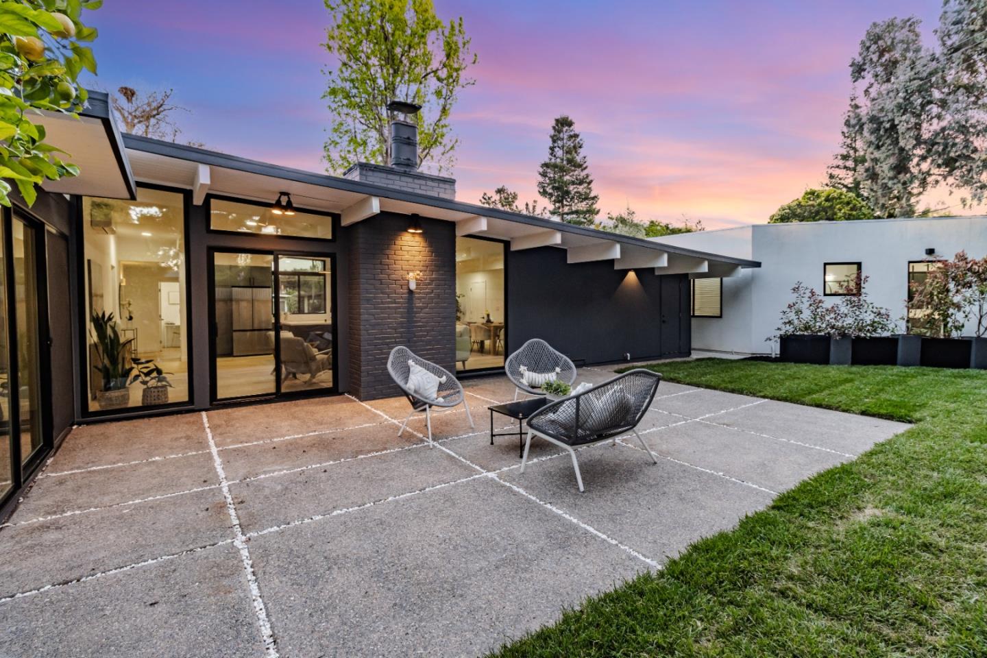 Detail Gallery Image 28 of 44 For 3992 Bibbits Dr, Palo Alto,  CA 94303 - 5 Beds | 3 Baths