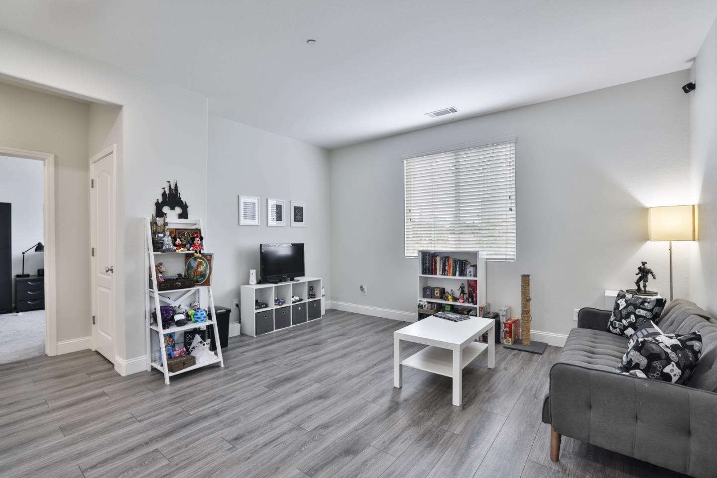 Detail Gallery Image 12 of 30 For 8 Sturla Way, Gilroy,  CA 95020 - 3 Beds | 2/1 Baths