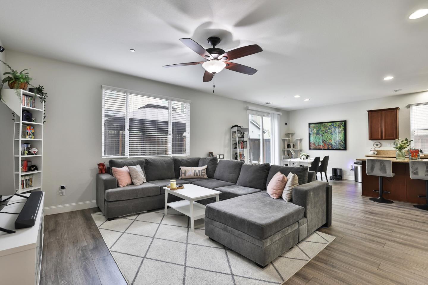 Detail Gallery Image 5 of 30 For 8 Sturla Way, Gilroy,  CA 95020 - 3 Beds | 2/1 Baths