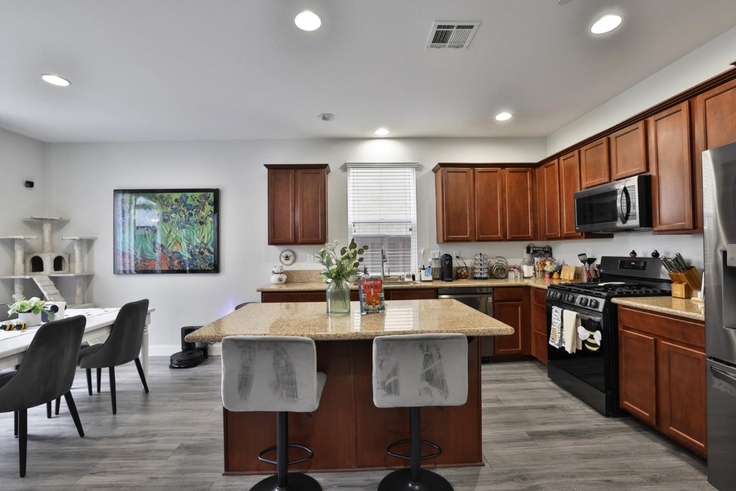 Detail Gallery Image 7 of 30 For 8 Sturla Way, Gilroy,  CA 95020 - 3 Beds | 2/1 Baths
