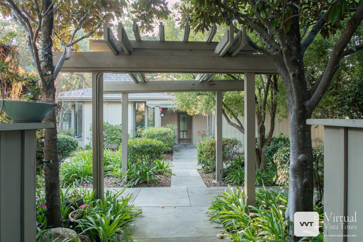 Detail Gallery Image 2 of 41 For 14333 Saratoga Ave #14,  Saratoga,  CA 95070 - 2 Beds | 2 Baths