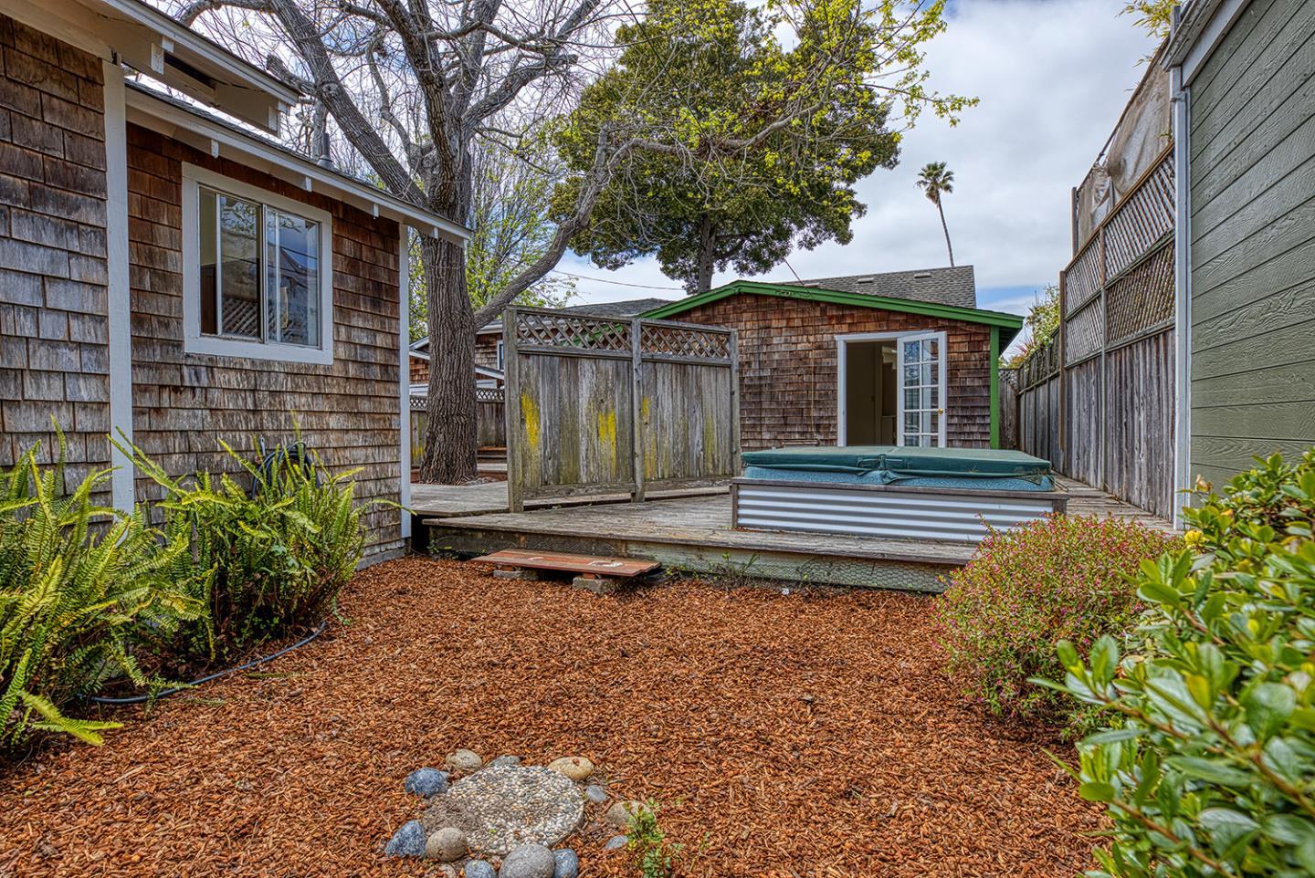 Detail Gallery Image 10 of 41 For 723 Pine St, Santa Cruz,  CA 95062 - – Beds | – Baths