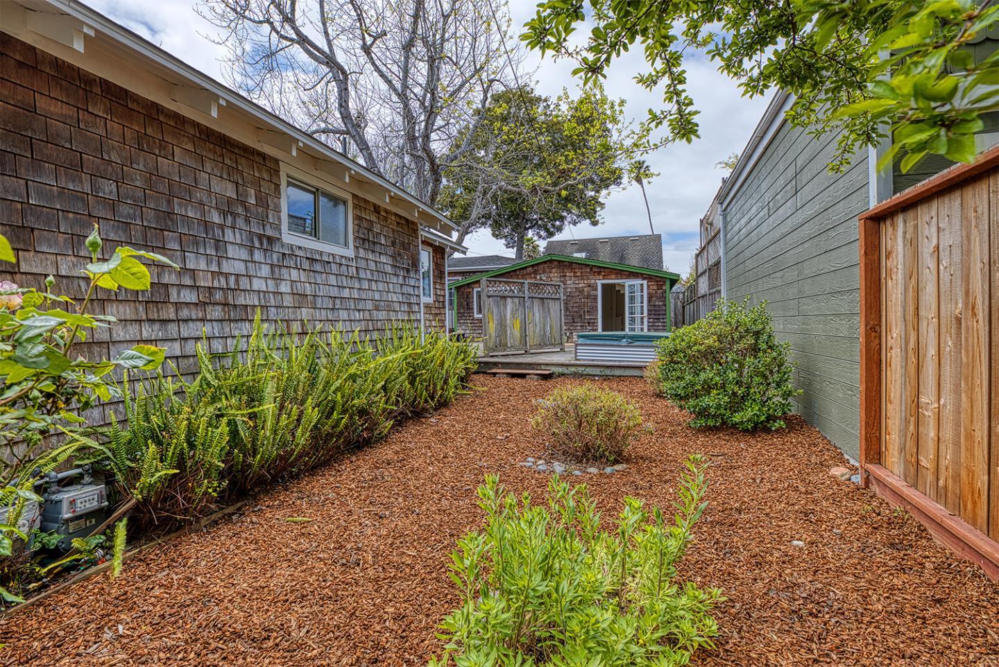 Detail Gallery Image 11 of 41 For 723 Pine St, Santa Cruz,  CA 95062 - – Beds | – Baths