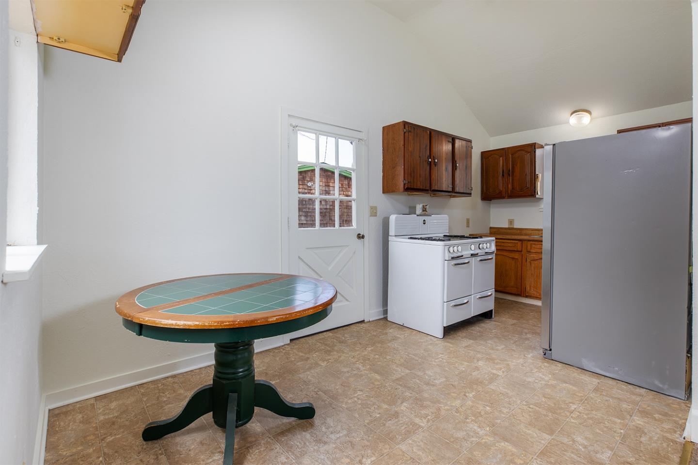 Detail Gallery Image 14 of 41 For 723 Pine St, Santa Cruz,  CA 95062 - – Beds | – Baths