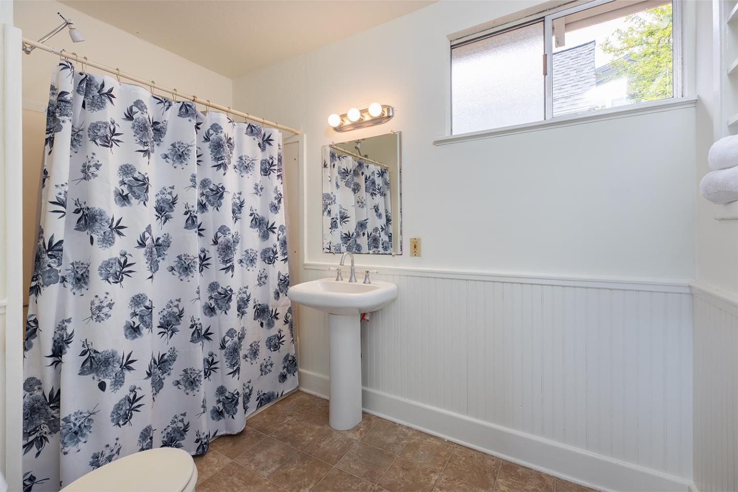 Detail Gallery Image 16 of 41 For 723 Pine St, Santa Cruz,  CA 95062 - – Beds | – Baths