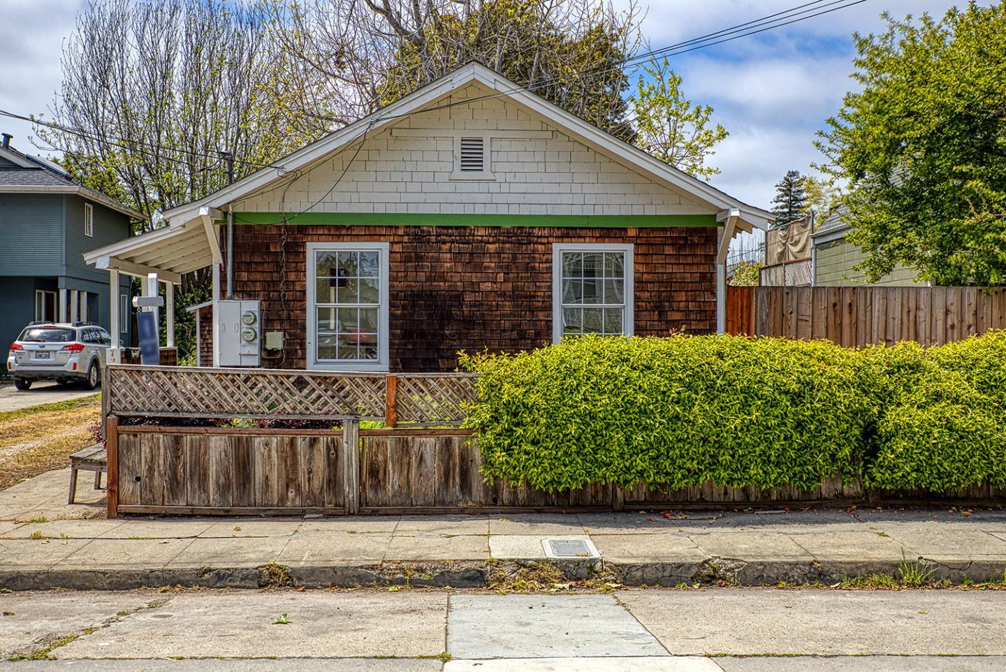 Detail Gallery Image 5 of 41 For 723 Pine St, Santa Cruz,  CA 95062 - – Beds | – Baths