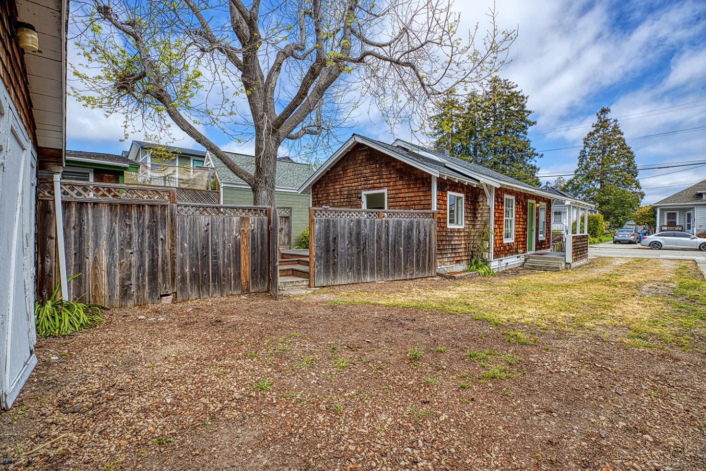 Detail Gallery Image 6 of 41 For 723 Pine St, Santa Cruz,  CA 95062 - – Beds | – Baths
