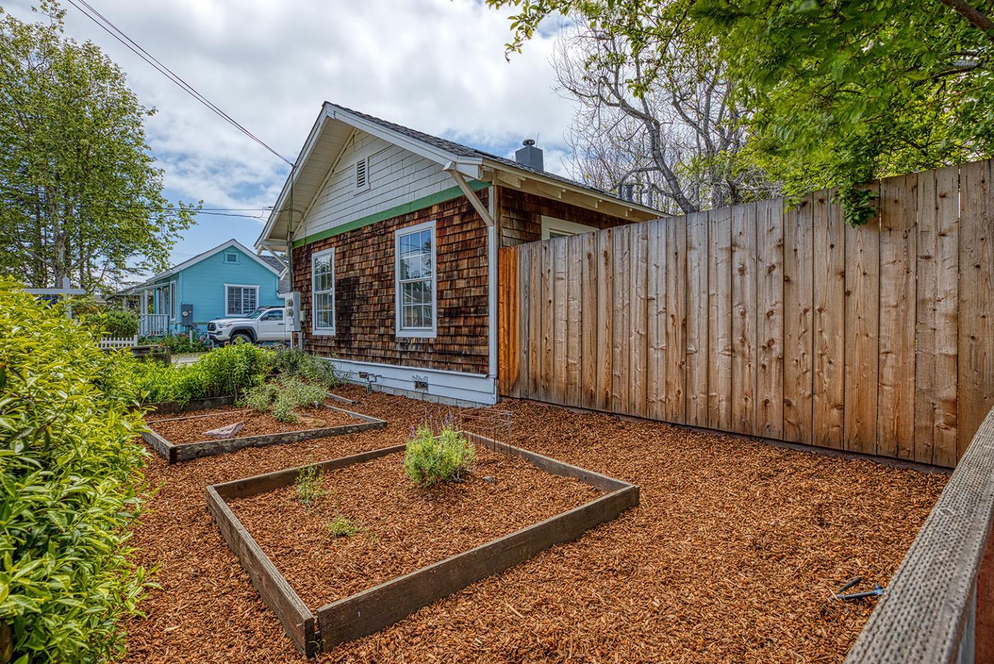Detail Gallery Image 7 of 41 For 723 Pine St, Santa Cruz,  CA 95062 - – Beds | – Baths