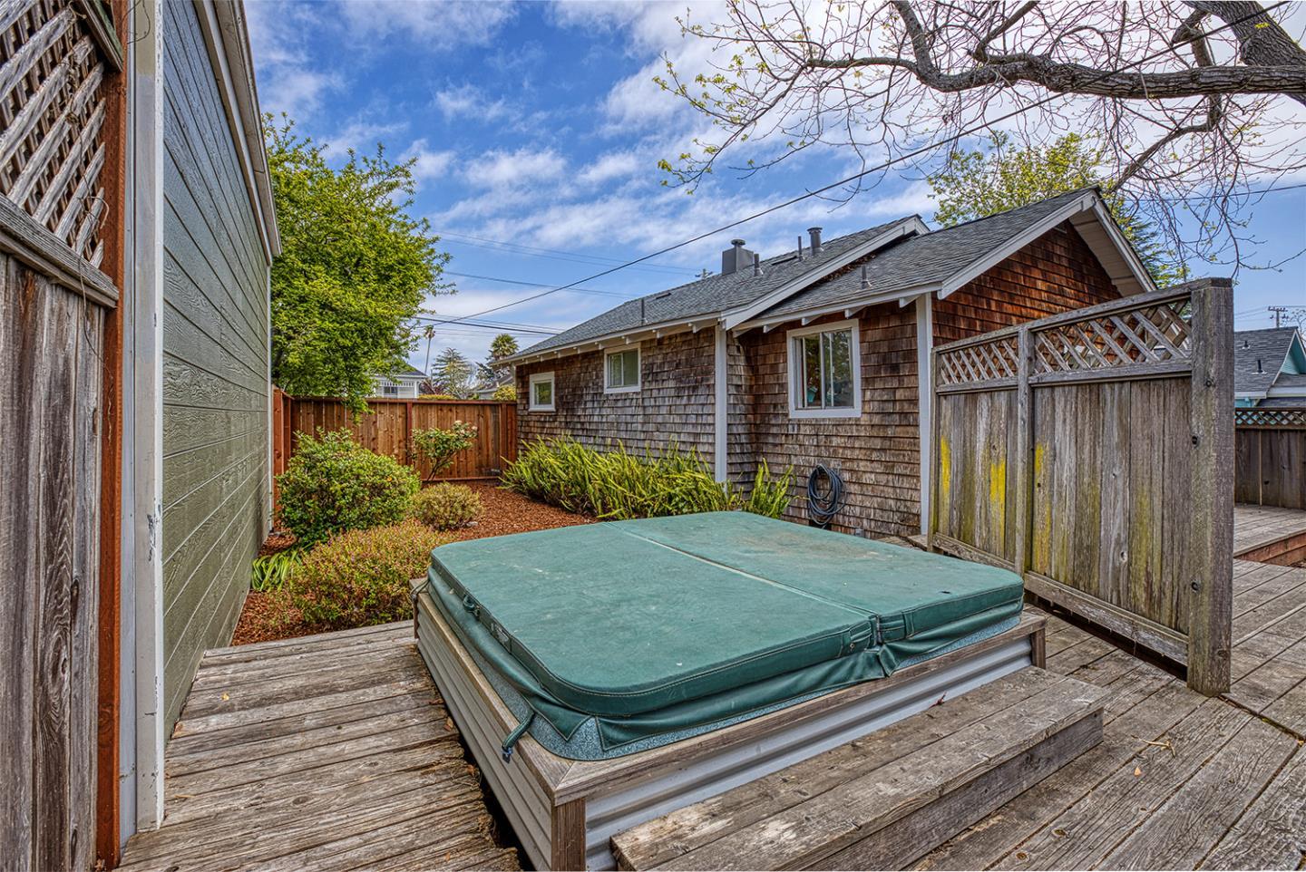 Detail Gallery Image 9 of 41 For 723 Pine St, Santa Cruz,  CA 95062 - – Beds | – Baths