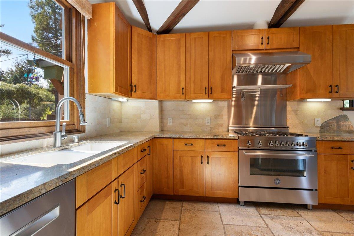 Detail Gallery Image 9 of 37 For 21565 Old Mine Rd, Los Gatos,  CA 95033 - 4 Beds | 2 Baths