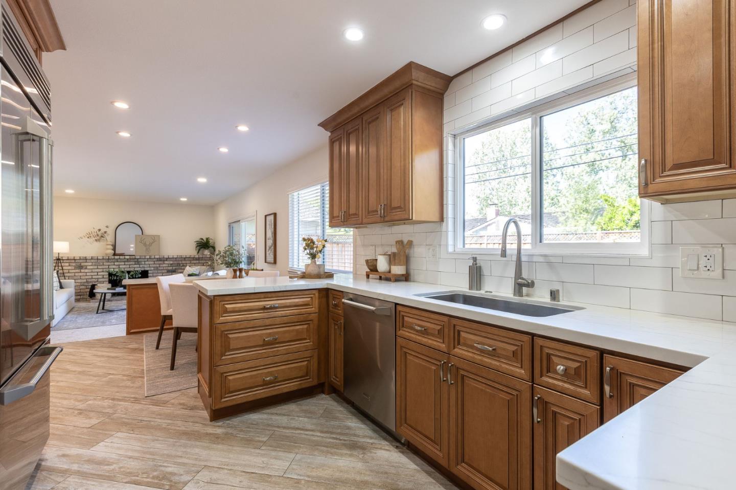 Detail Gallery Image 13 of 49 For 2550 Fairglen Dr, San Jose,  CA 95125 - 5 Beds | 2/1 Baths