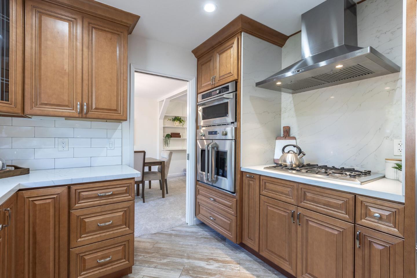 Detail Gallery Image 15 of 49 For 2550 Fairglen Dr, San Jose,  CA 95125 - 5 Beds | 2/1 Baths