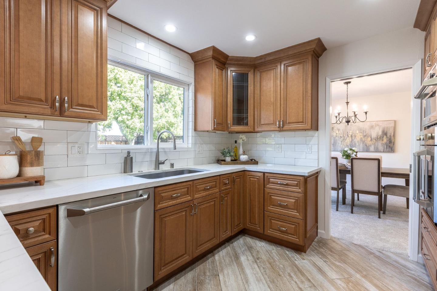 Detail Gallery Image 16 of 49 For 2550 Fairglen Dr, San Jose,  CA 95125 - 5 Beds | 2/1 Baths