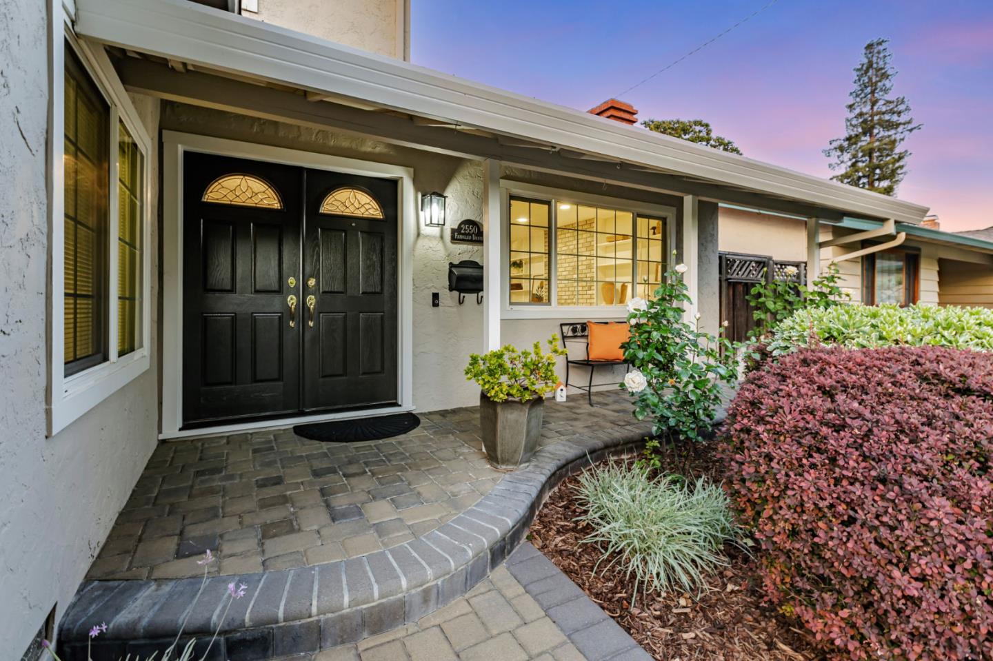 Detail Gallery Image 2 of 49 For 2550 Fairglen Dr, San Jose,  CA 95125 - 5 Beds | 2/1 Baths
