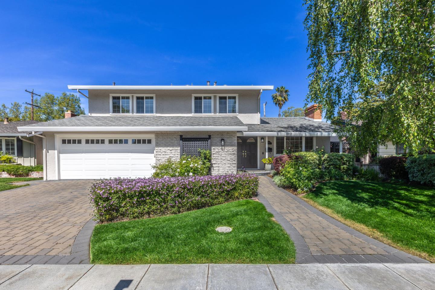 Detail Gallery Image 3 of 49 For 2550 Fairglen Dr, San Jose,  CA 95125 - 5 Beds | 2/1 Baths
