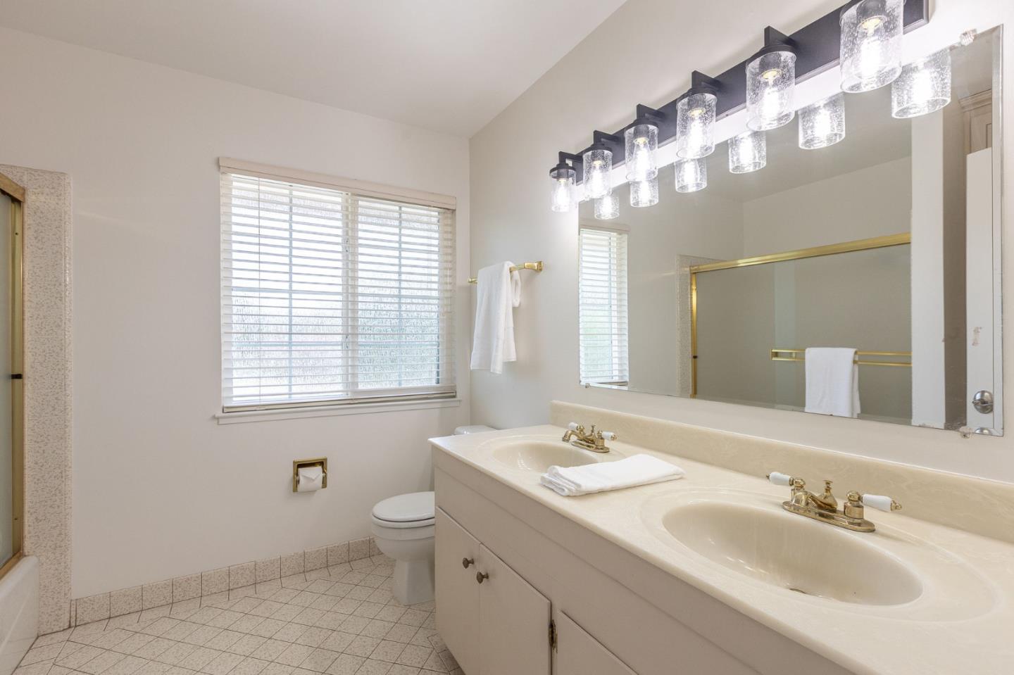 Detail Gallery Image 32 of 49 For 2550 Fairglen Dr, San Jose,  CA 95125 - 5 Beds | 2/1 Baths